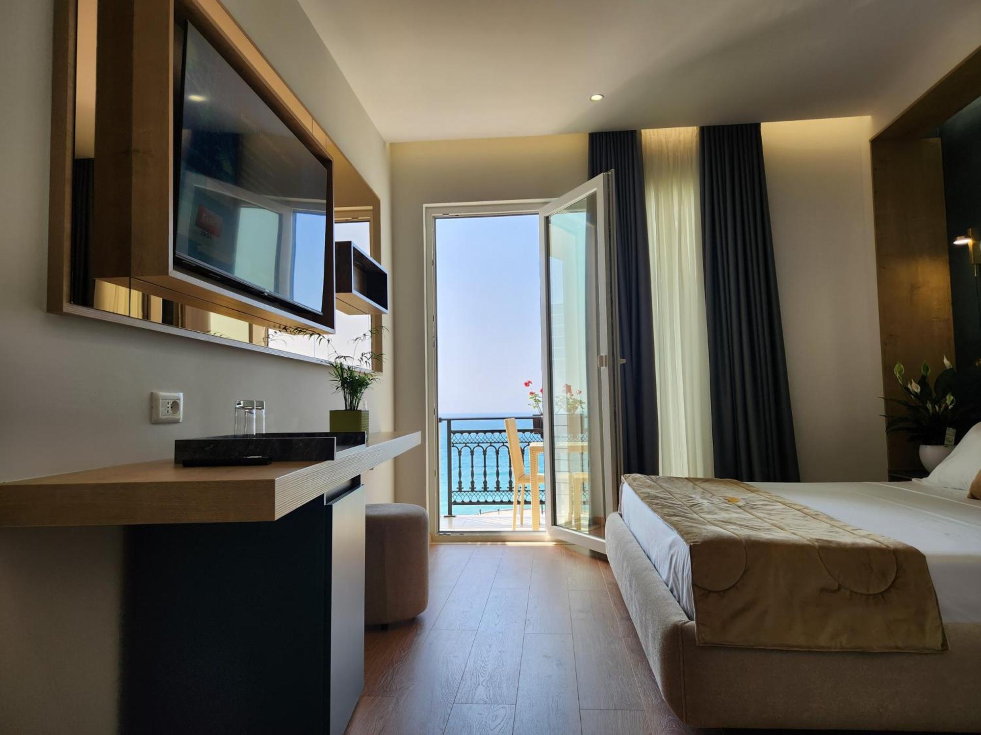 Gold Hotel