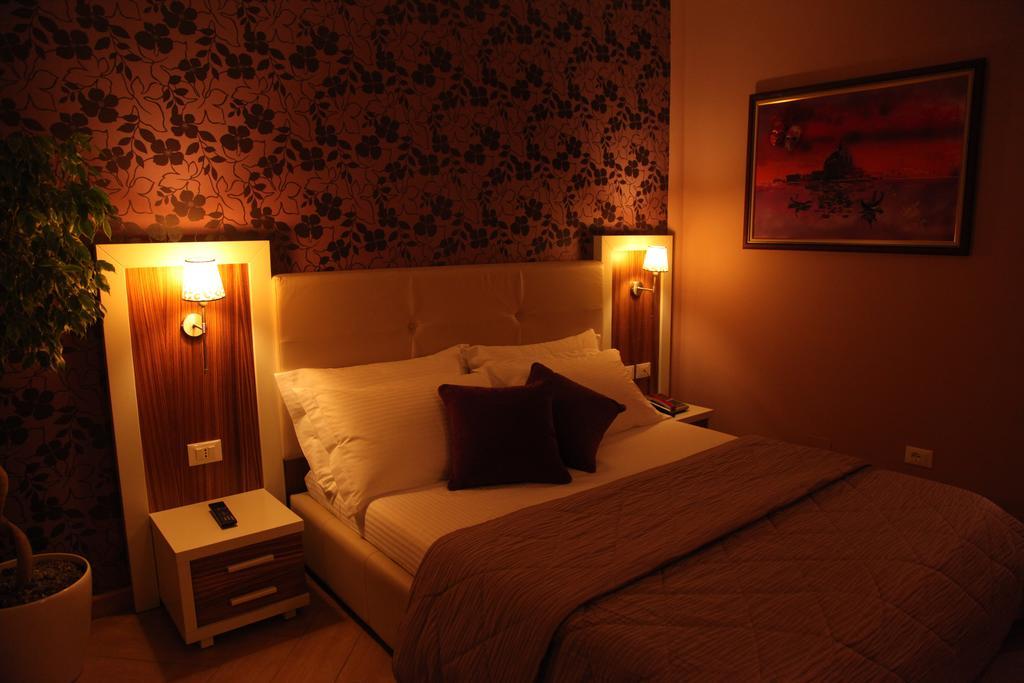 Gold Hotel