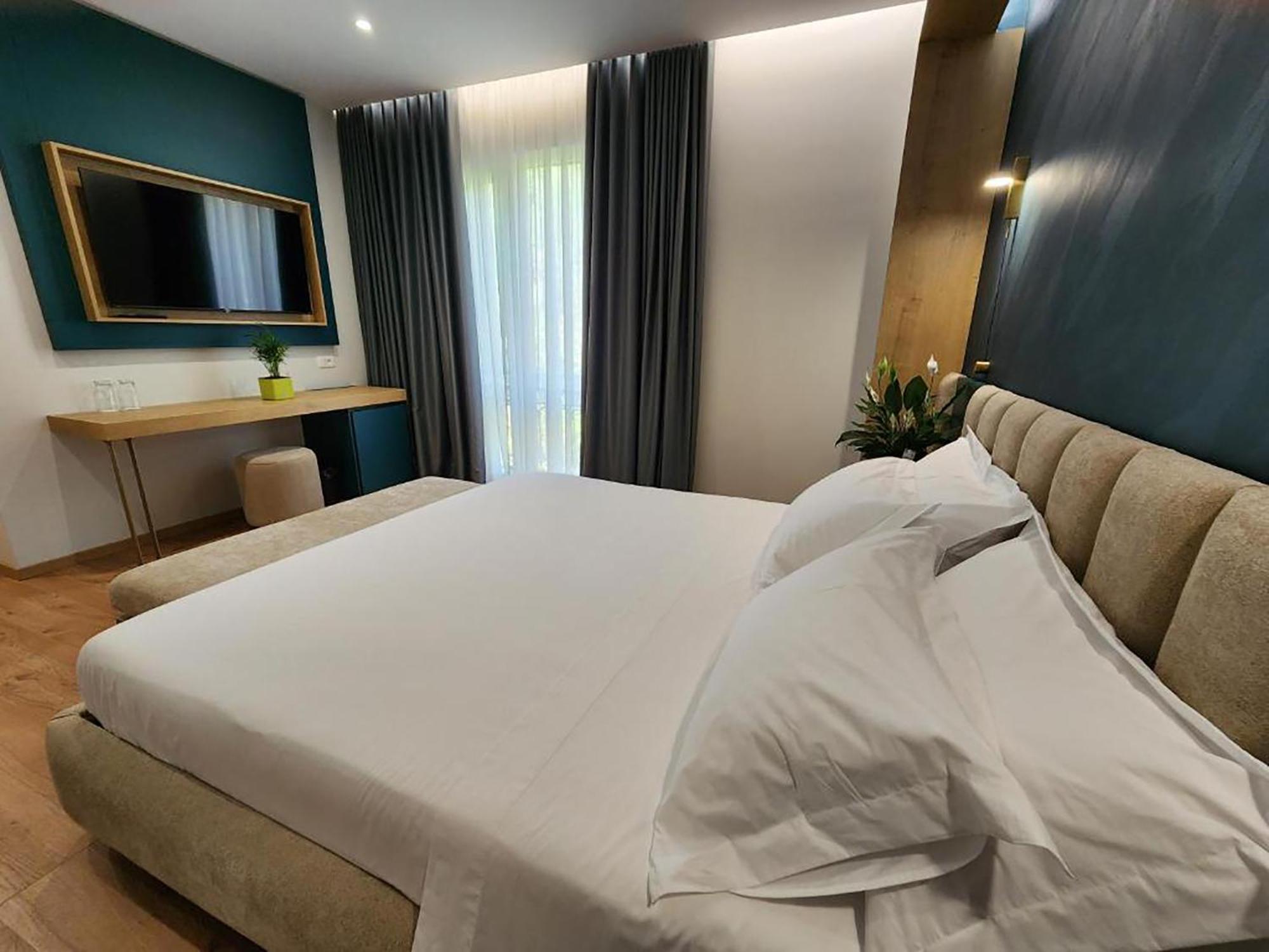 Gold Hotel