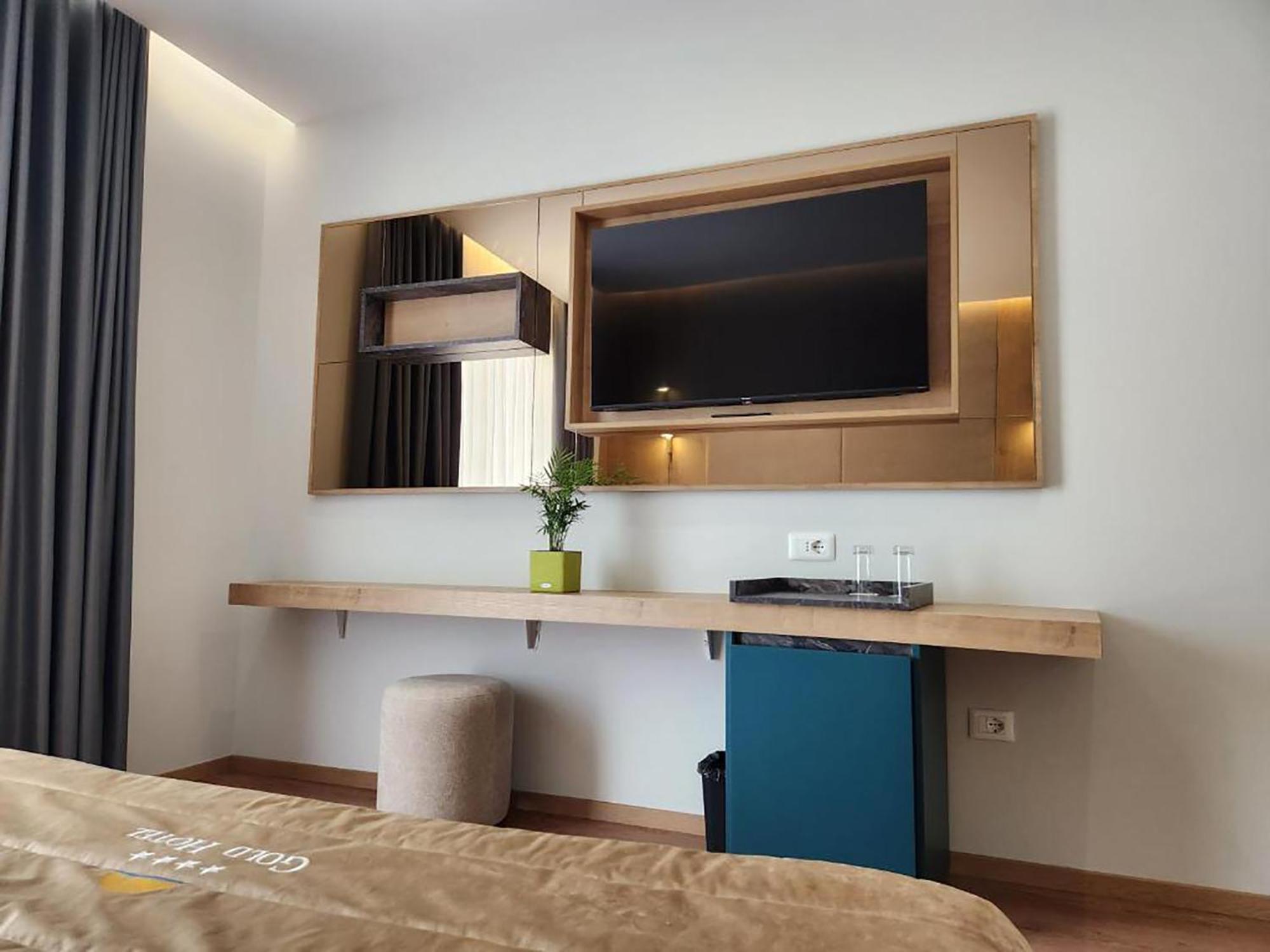 Gold Hotel