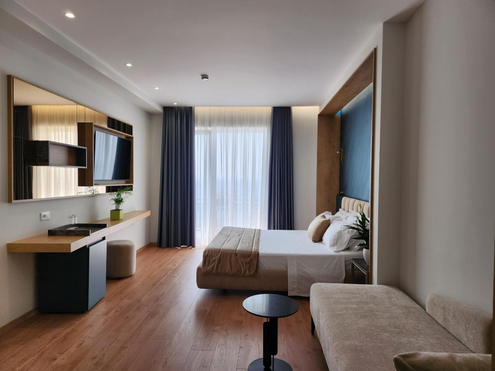 Gold Hotel